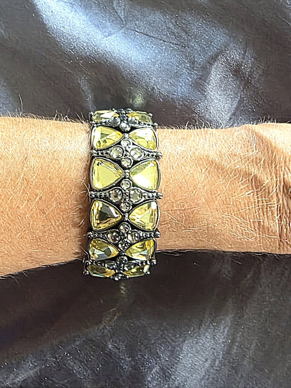 Lia Sophia 'Octavia' stretch bracelet yellow crystals Hematite Tone Metal - Picture 6 of 6